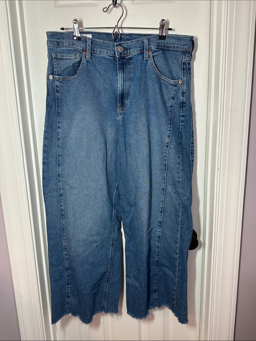 GAP High Rise Flair Jeans in Medium Blue Denim Size 33/16                  0011